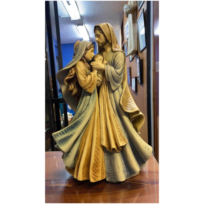 holy family 16" stylish